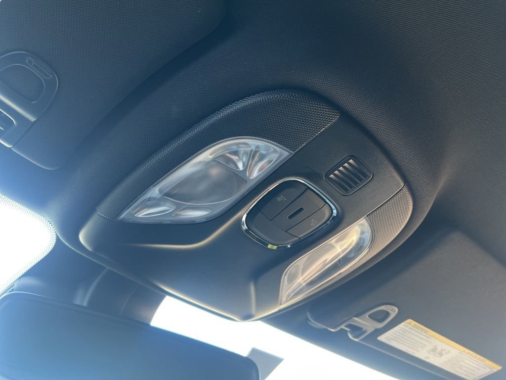 Used 2025 Jeep Compass Limited image 23