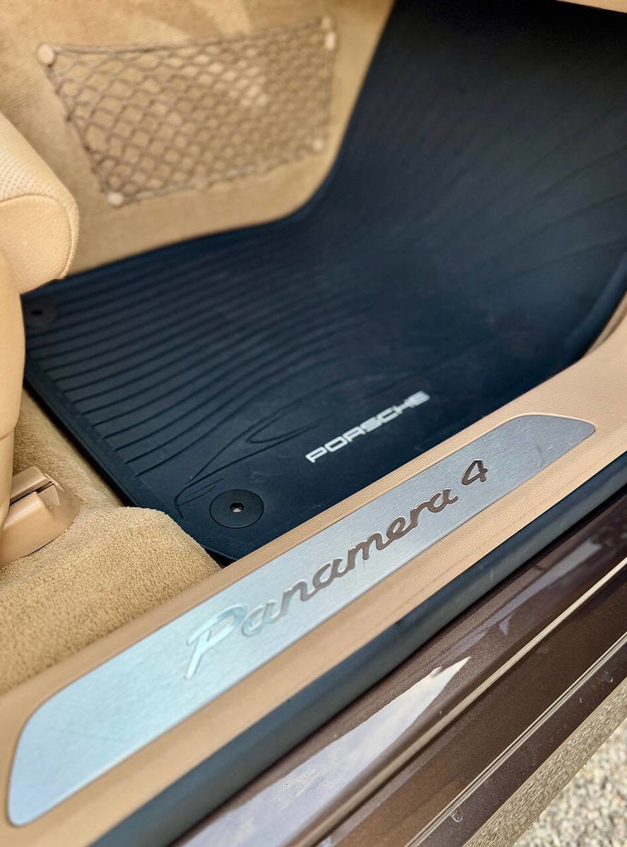 Used 2014 Porsche Panamera 4 AWD/4WD image 32