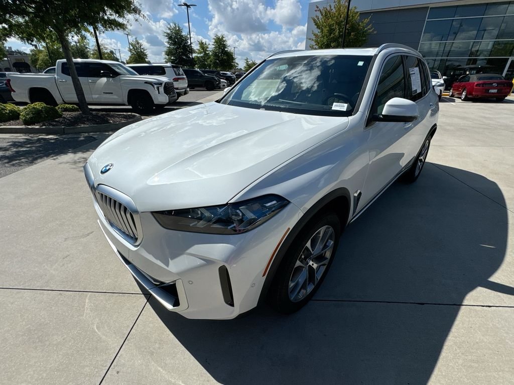 Used 2025 BMW X5 xDrive40i w/ Premium Package AWD/4WD image 5