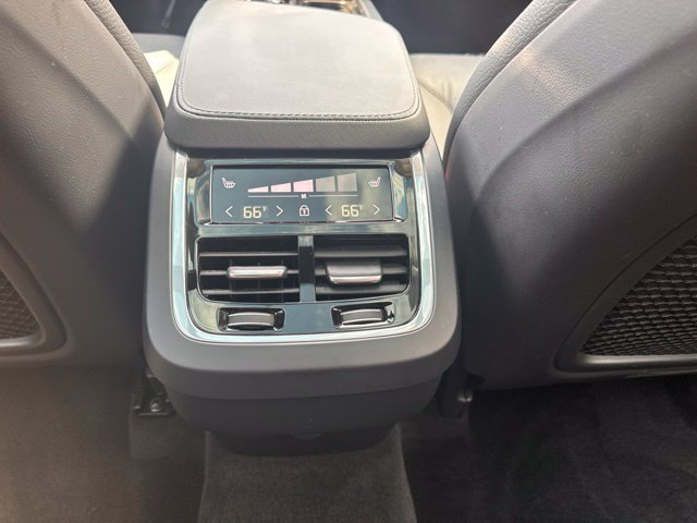 Certified 2024 Volvo XC90 B5 Plus AWD/4WD image 17