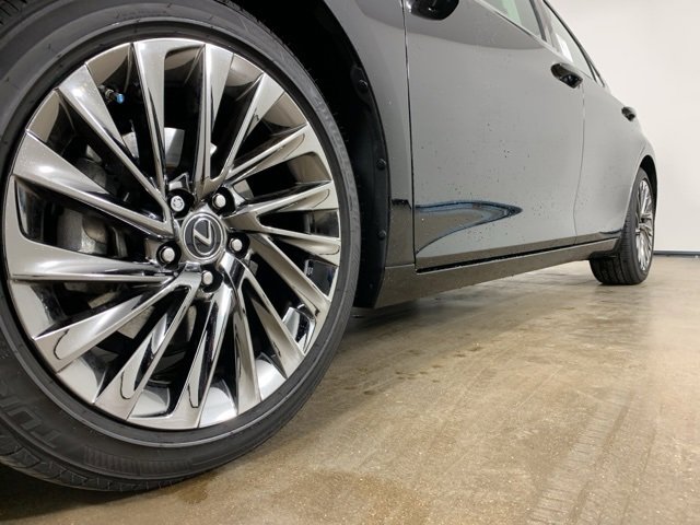 Used 2025 Lexus ES 300h w/ Luxury Package image 2