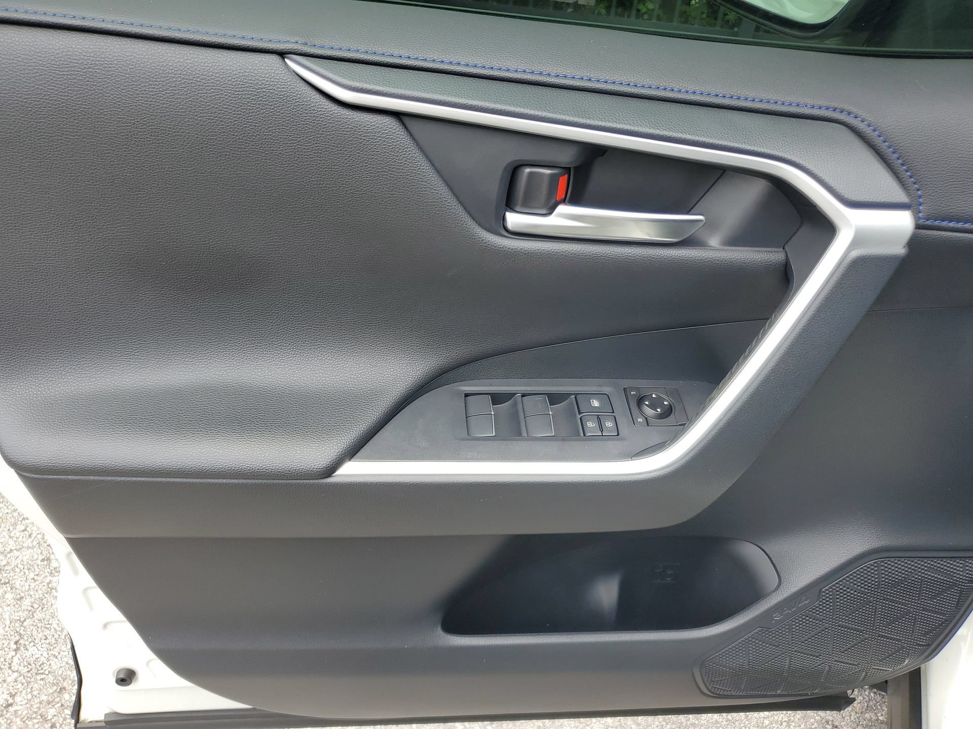 Used 2019 Toyota RAV4 XSE w/ XSE Weather Package AWD/4WD image 20