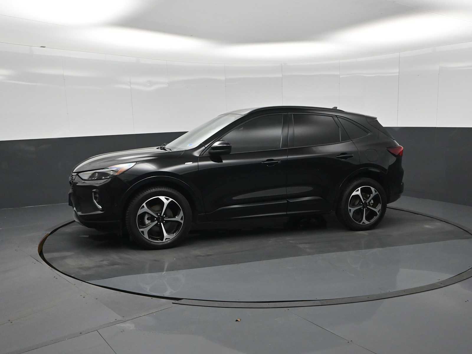Used 2023 Ford Escape ST-Line Elite w/ Premium Technology Package AWD/4WD image 5