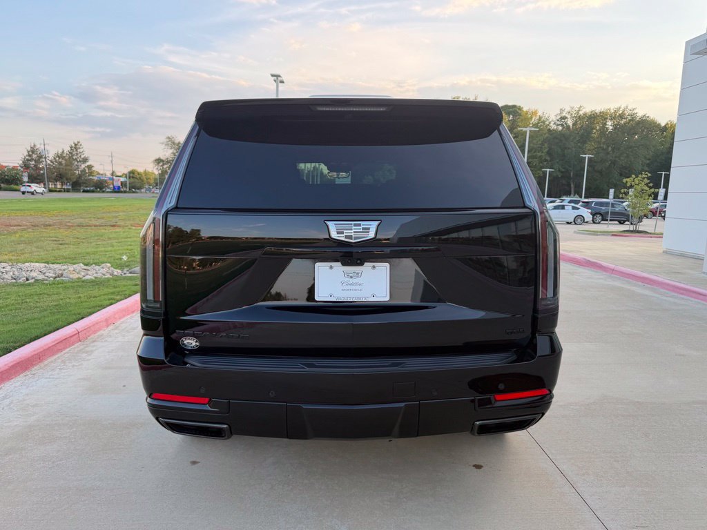 Used 2025 Cadillac Escalade Sport Platinum w/ LPO, ONYX Package AWD/4WD image 4