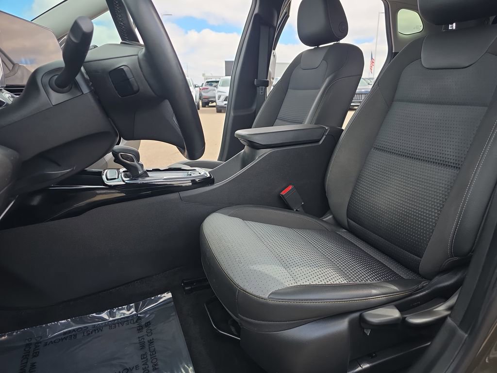 Certified 2024 Chevrolet Trax LT w/ Driver Confidence Package image 15