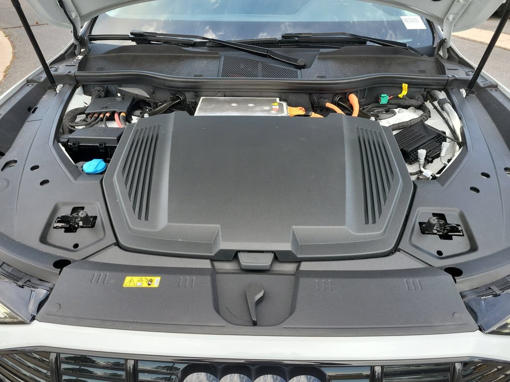 Used 2022 Audi e-tron Premium AWD/4WD image 24