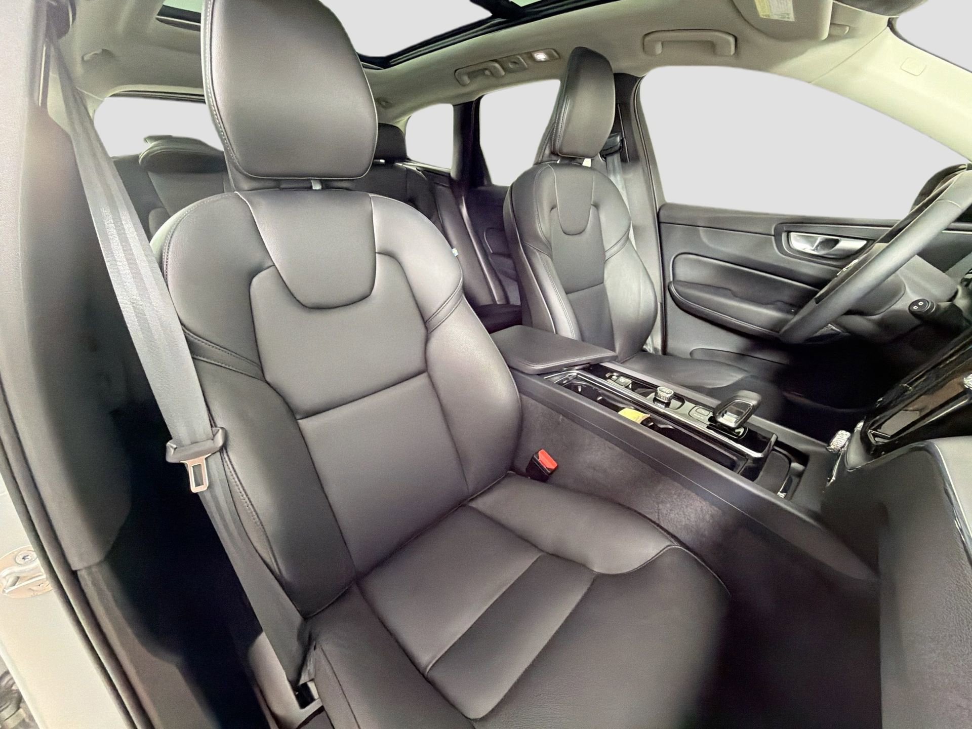 Certified 2024 Volvo XC60 B5 Core AWD/4WD image 28