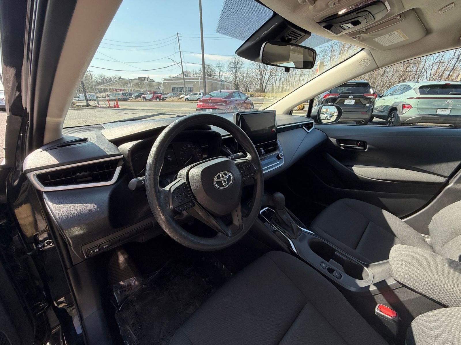 Used 2025 Toyota Corolla LE image 36