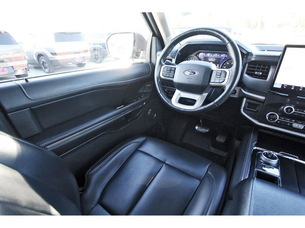 Used 2022 Ford Expedition XLT image 13