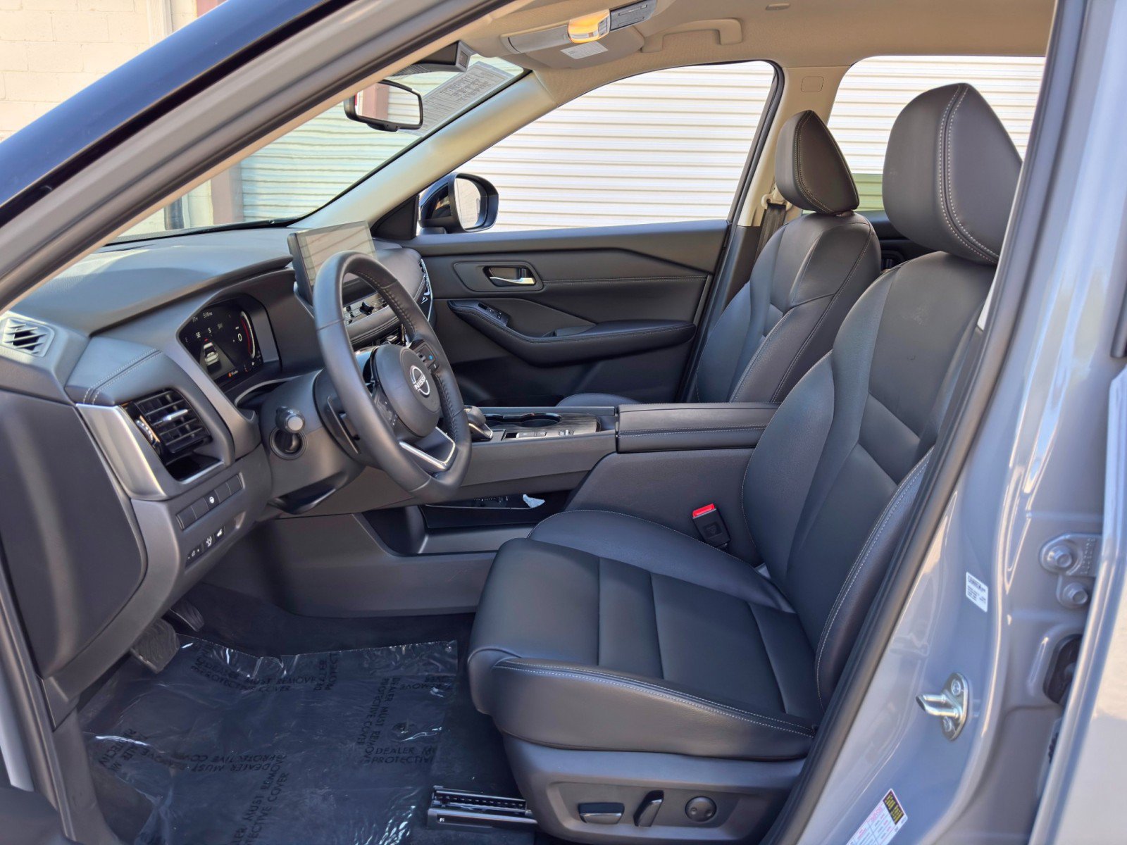 Used 2024 Nissan Rogue SL FWD image 16