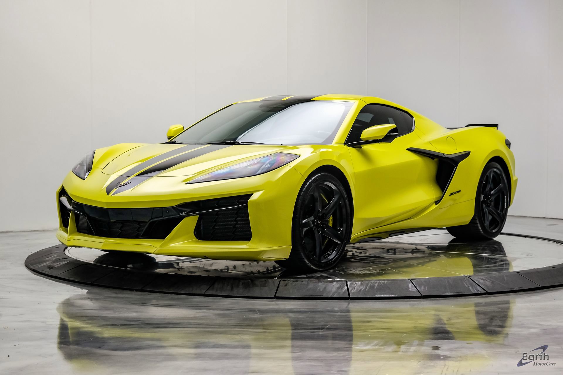 Used 2024 Chevrolet Corvette Z06 w/ Stealth Interior Trim Package RWD image 8