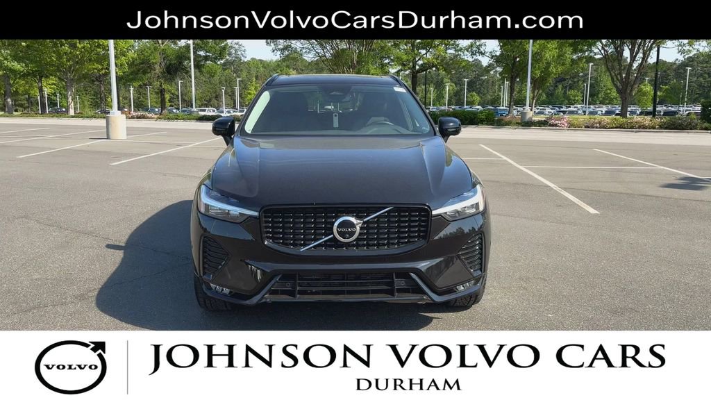 Used 2023 Volvo XC60 B5 Plus image 3