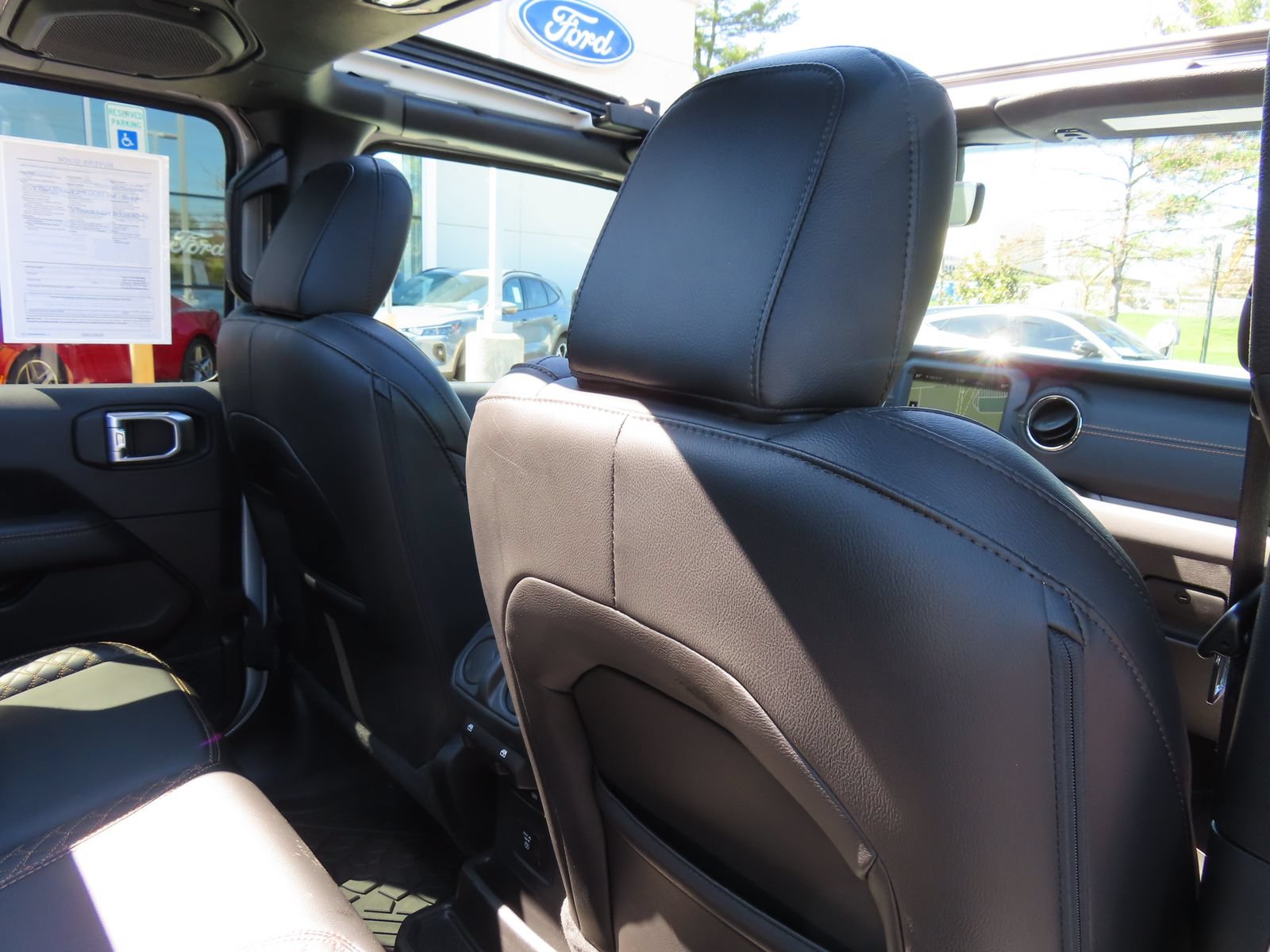 Used 2023 Jeep Wrangler Unlimited Sahara AWD/4WD image 35