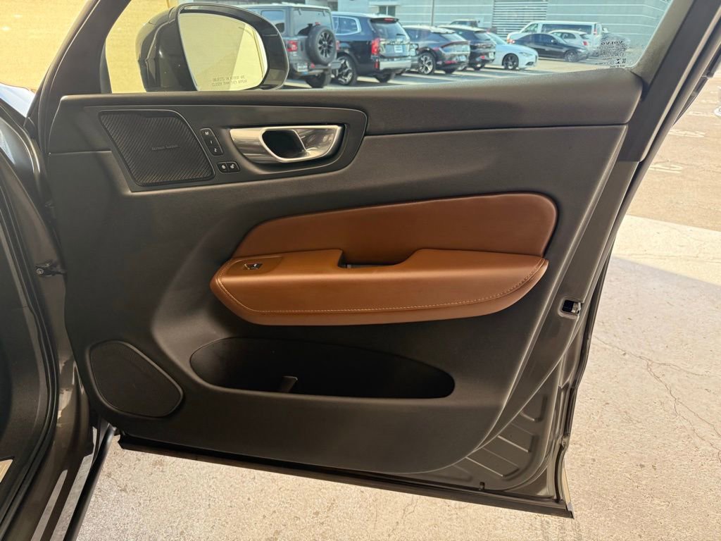 Used 2021 Volvo XC60 T5 Inscription w/ Advanced Package image 12