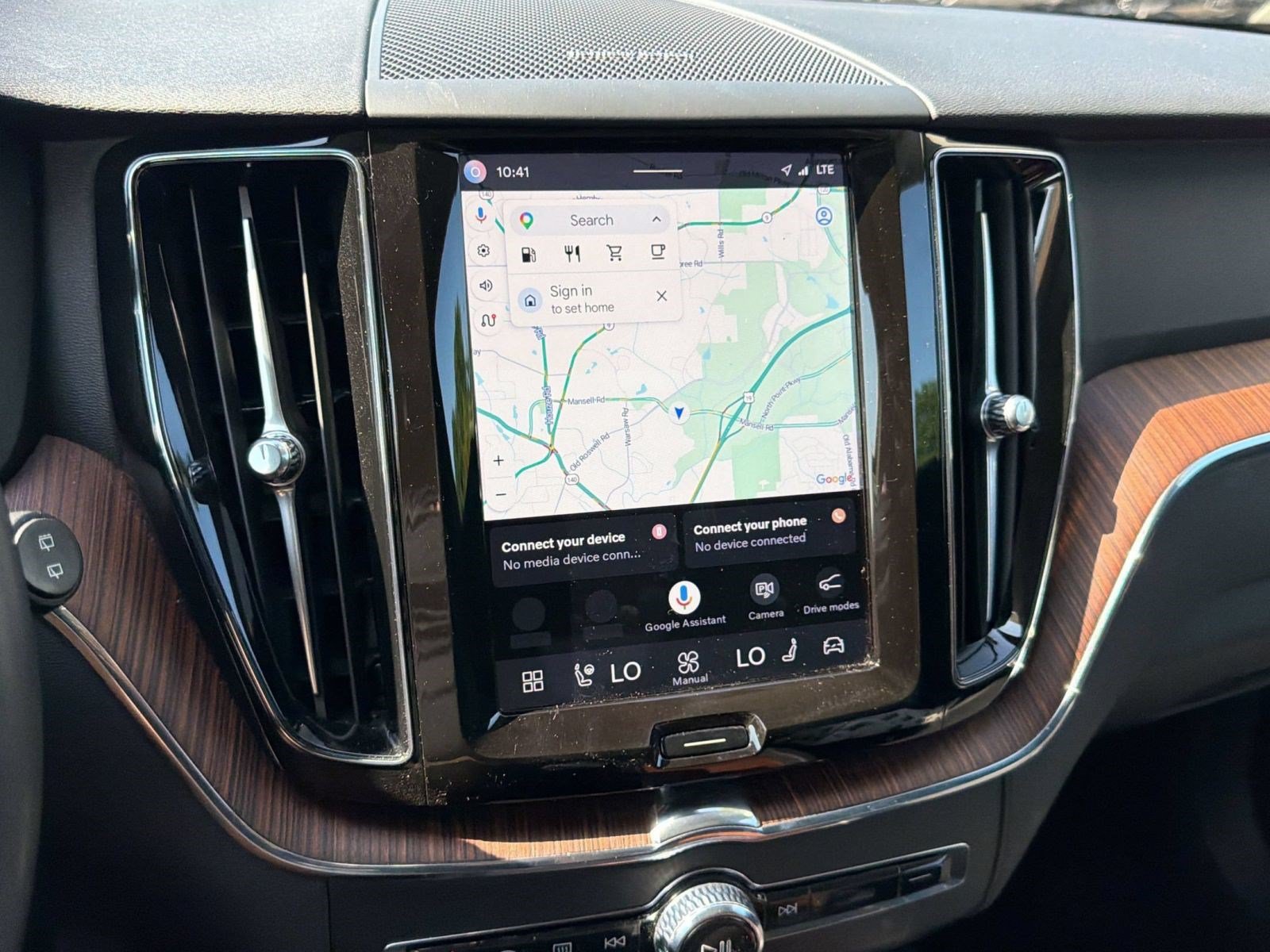 Certified 2024 Volvo XC60 B5 Plus w/ Climate Package AWD/4WD image 18