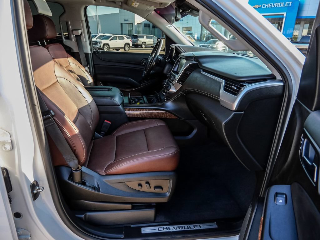 Used 2020 Chevrolet Suburban Premier w/ Premier Plus Edition AWD/4WD image 17