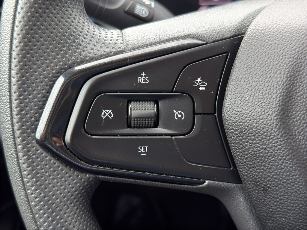 Used 2025 Chevrolet Trax LT FWD image 17