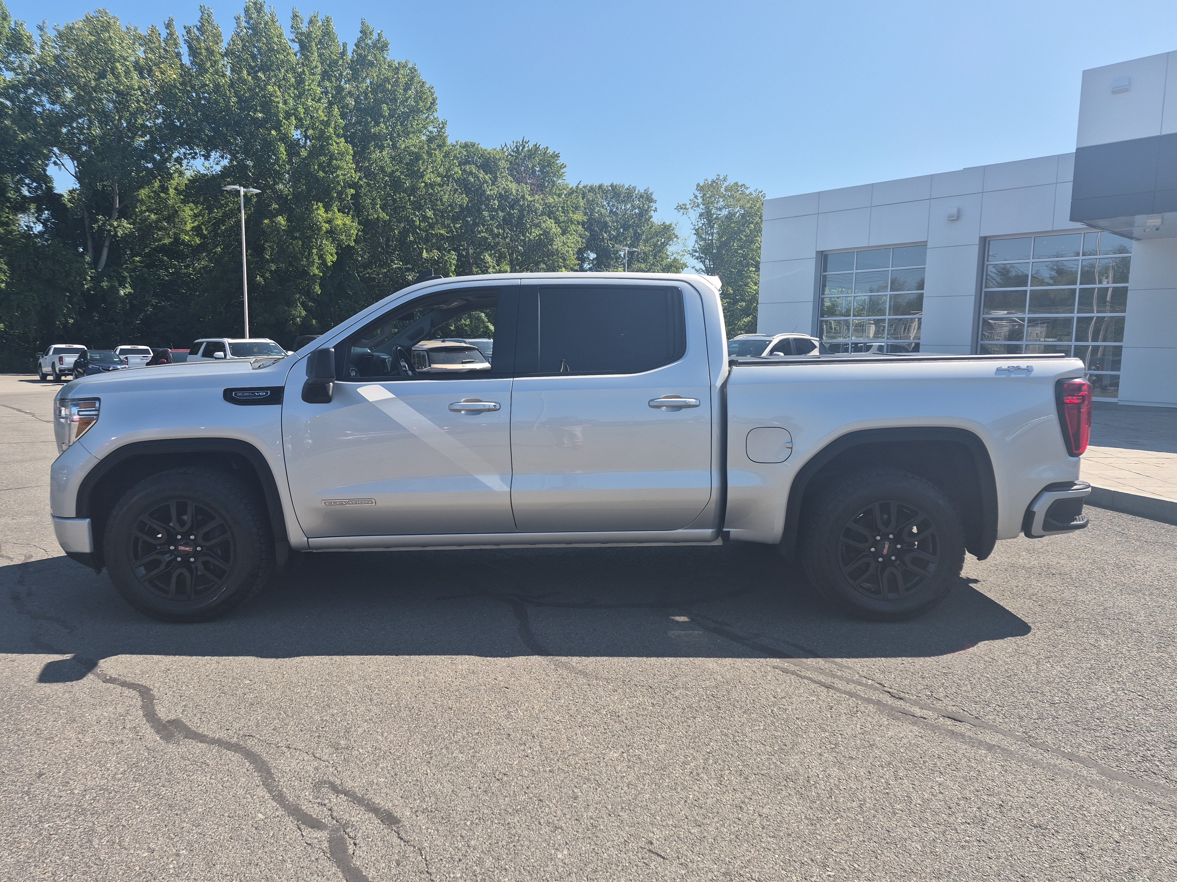 Certified 2020 GMC Sierra 1500 Elevation w/ Elevation Value Package AWD/4WD image 2