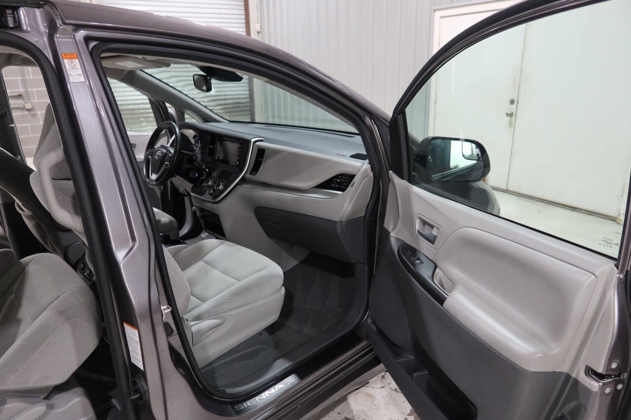 Used 2020 Toyota Sienna LE FWD image 12