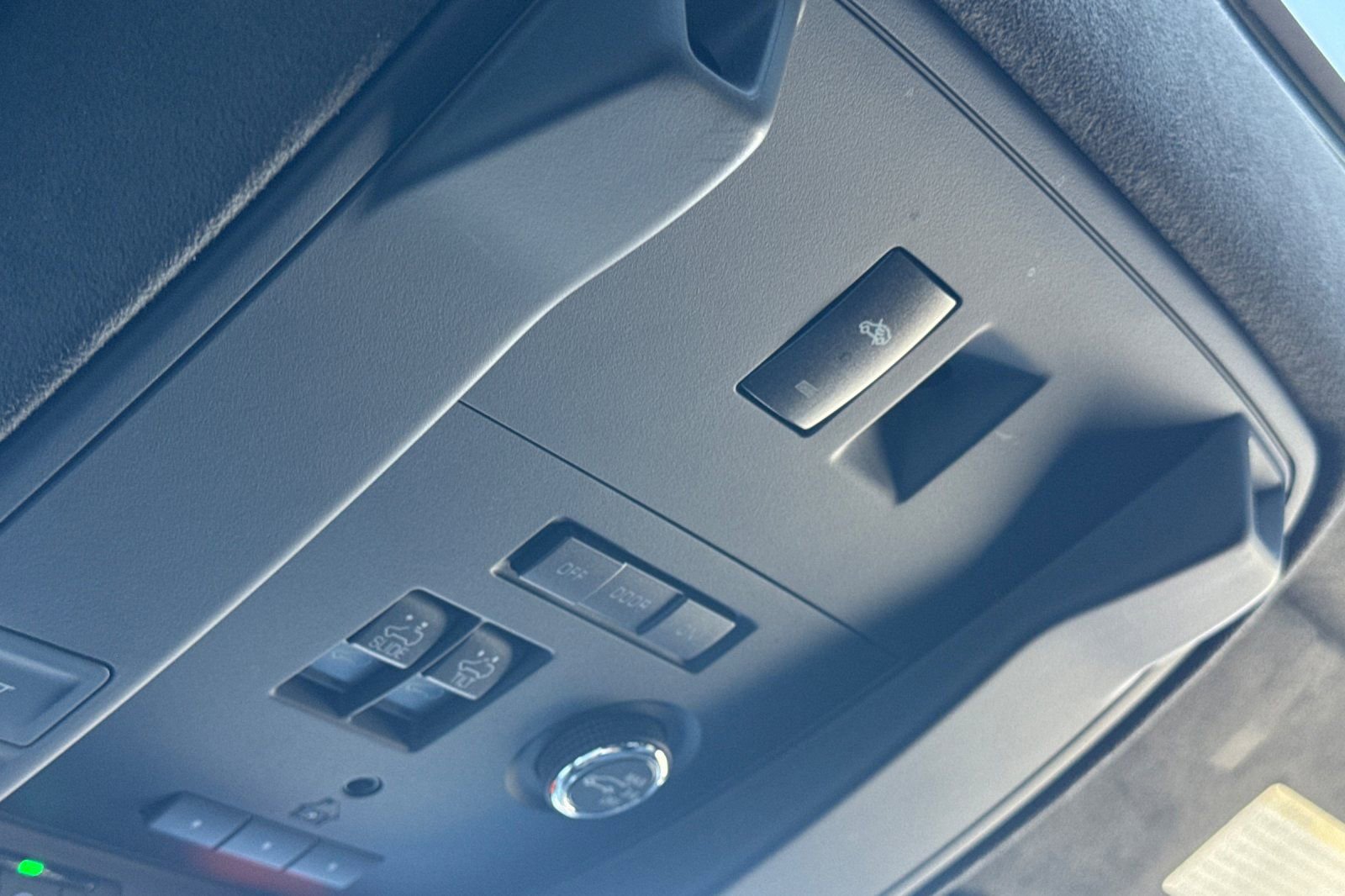 Used 2019 Cadillac Escalade ESV Platinum image 26