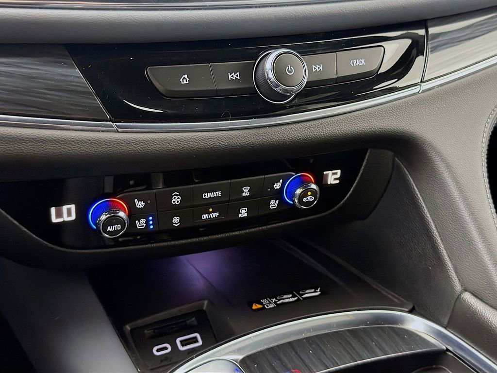 Used 2024 Buick Enclave Premium image 19