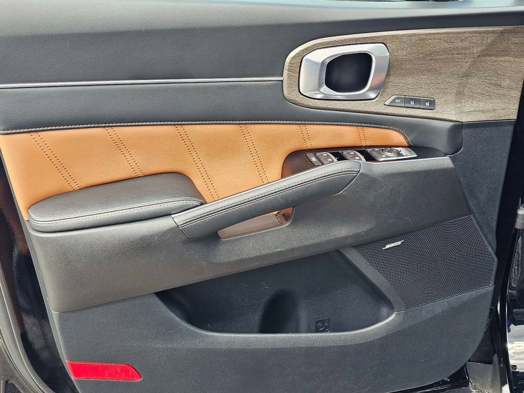 Certified 2022 Kia Sorento SX Prestige w/ Rust Color Package image 15