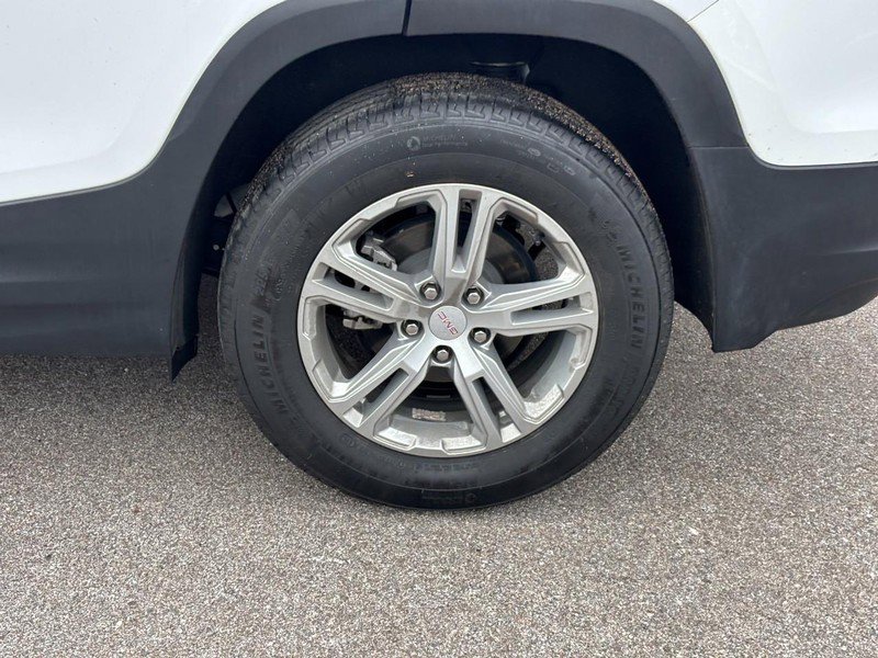 Used 2023 GMC Terrain SLE image 9
