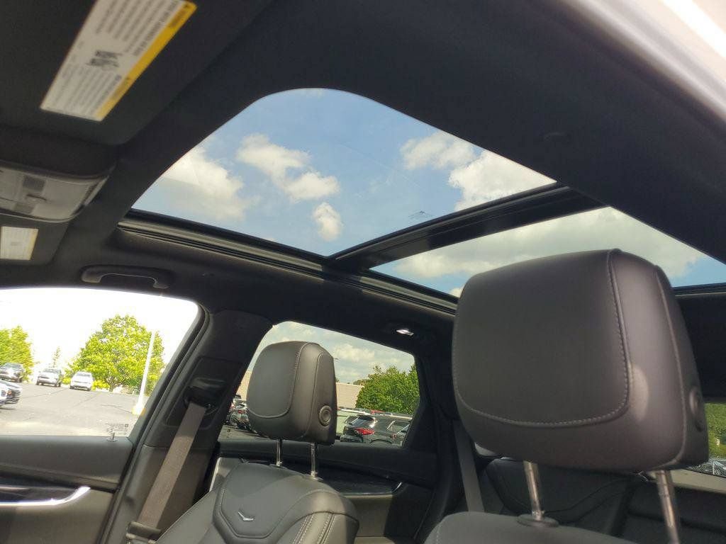 Used 2023 Cadillac XT5 Premium Luxury w/ LPO, Floor Liner Package FWD image 7