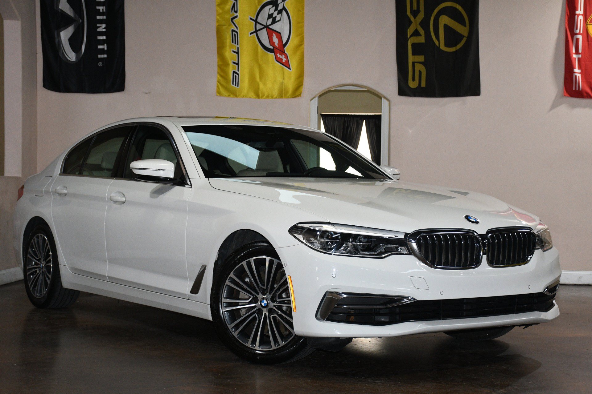 Used 2020 BMW 530i w/ Premium Package RWD image 3
