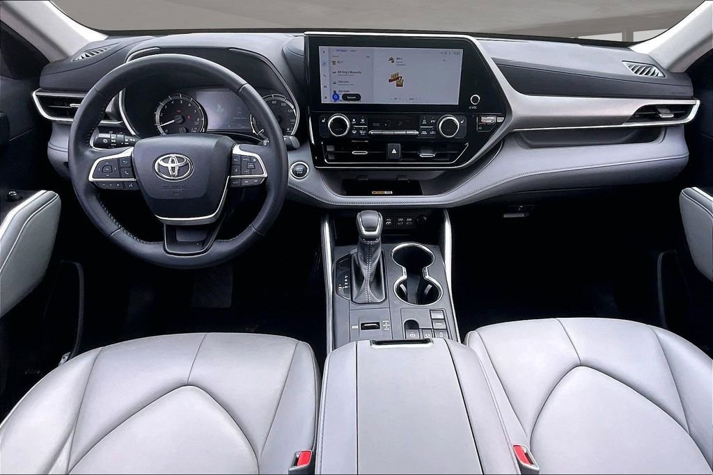 Used 2023 Toyota Highlander XLE image 7