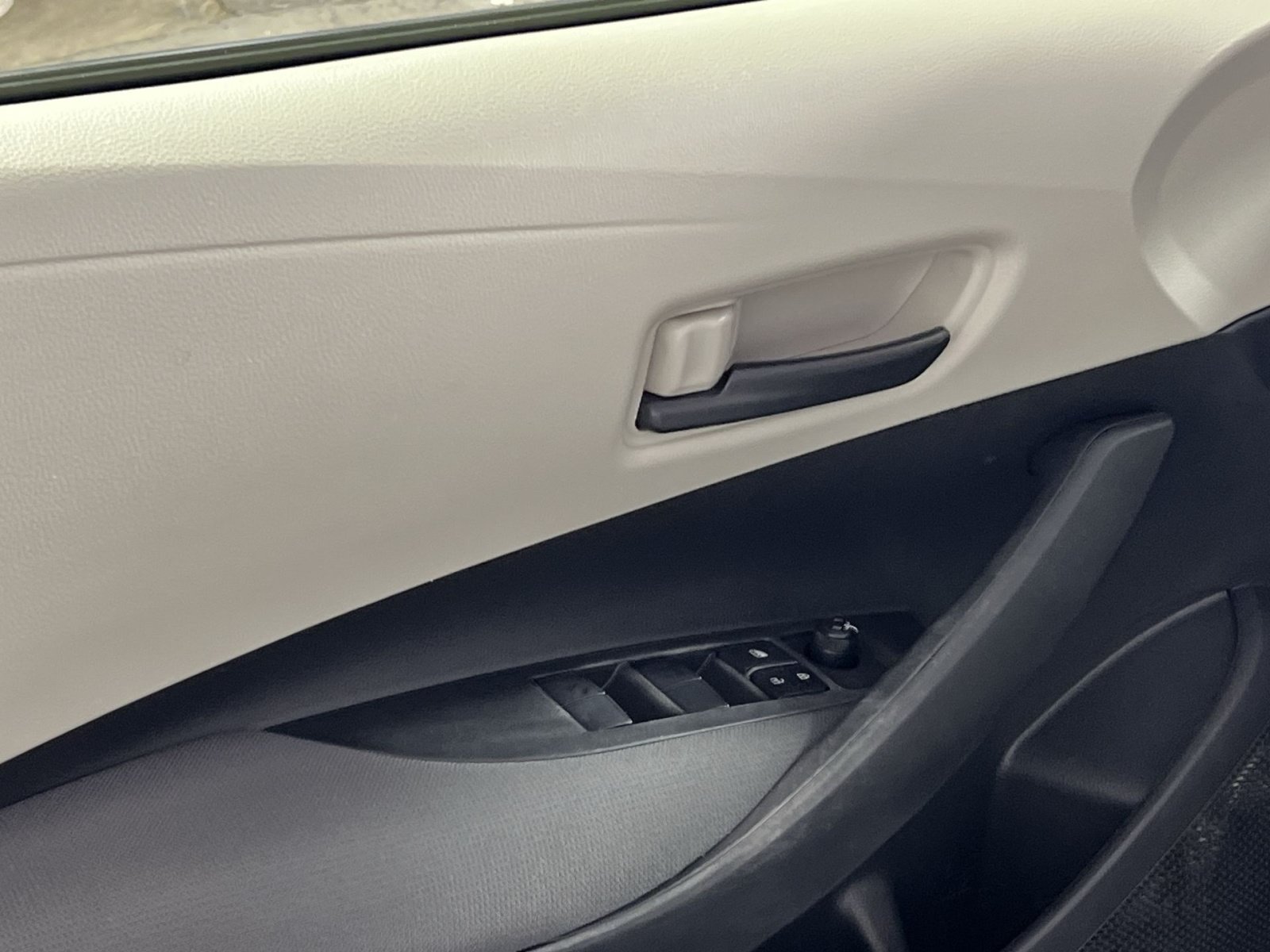 Used 2022 Toyota Corolla LE FWD image 23
