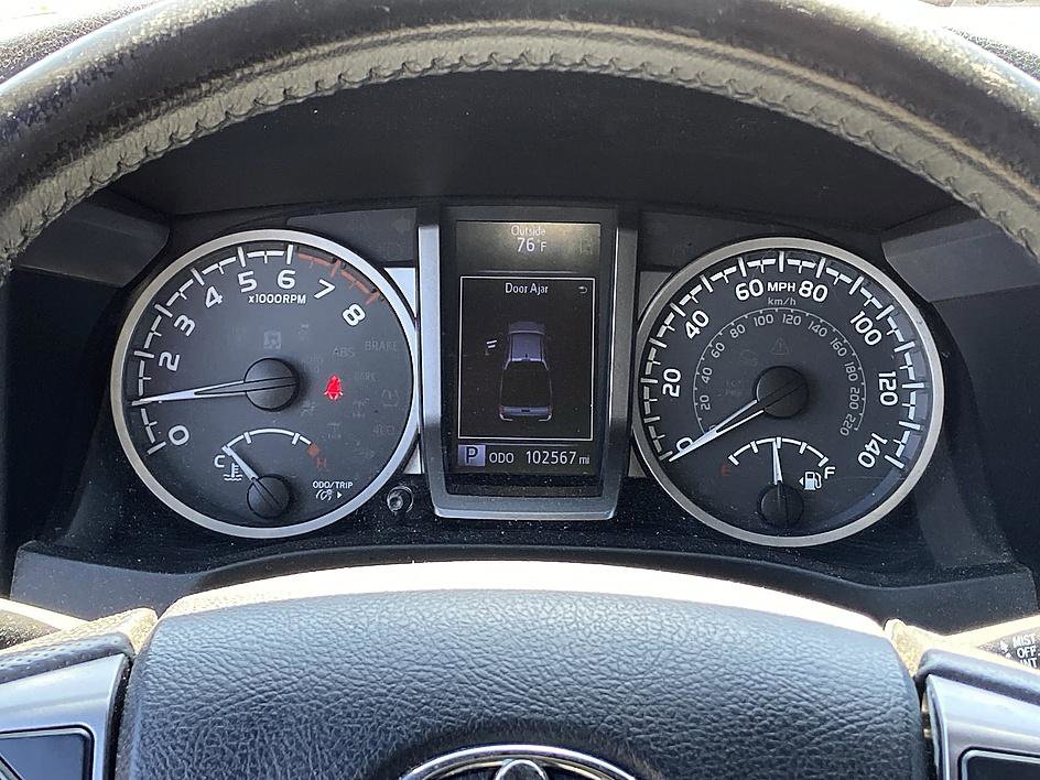 Used 2018 Toyota Tacoma SR5 RWD image 14