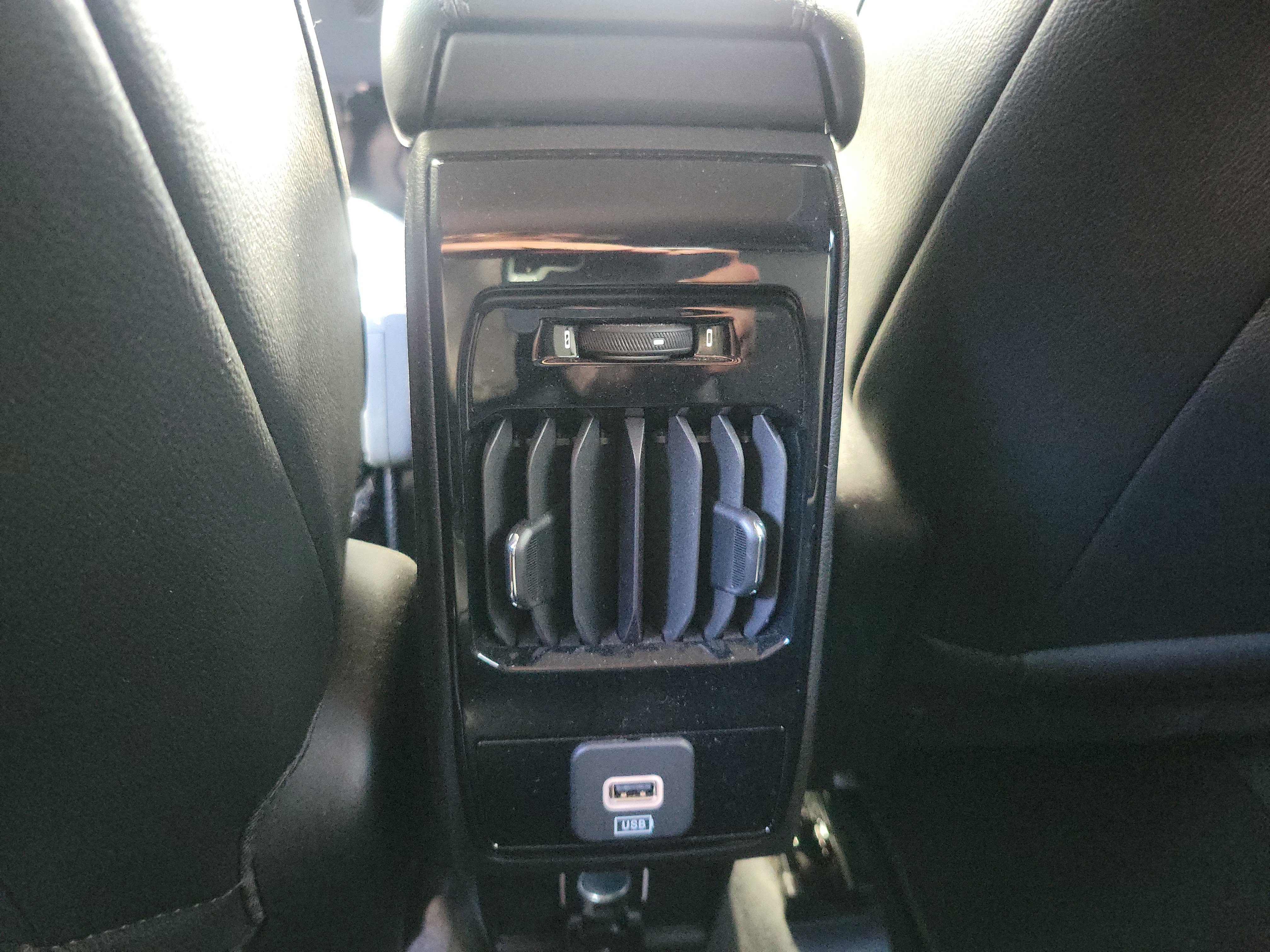Used 2025 Jeep Compass Latitude AWD/4WD image 9