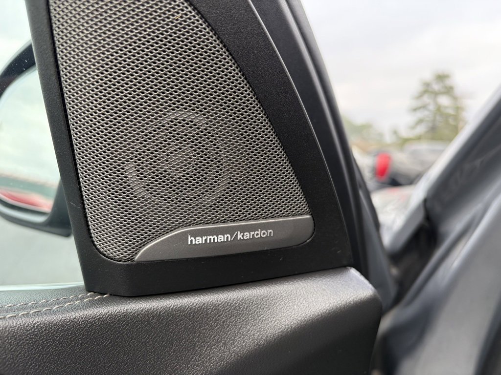 Used 2024 BMW X7 xDrive40i w/ Premium Package image 18