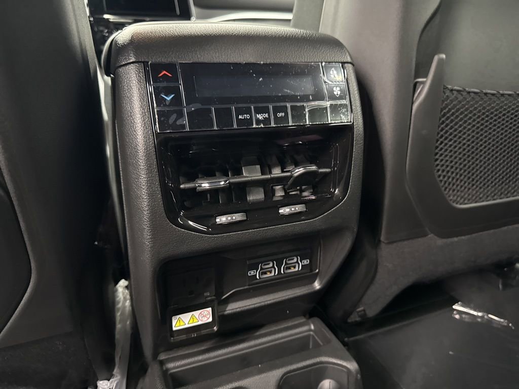 New 2025 Jeep Grand Cherokee L Altitude image 13