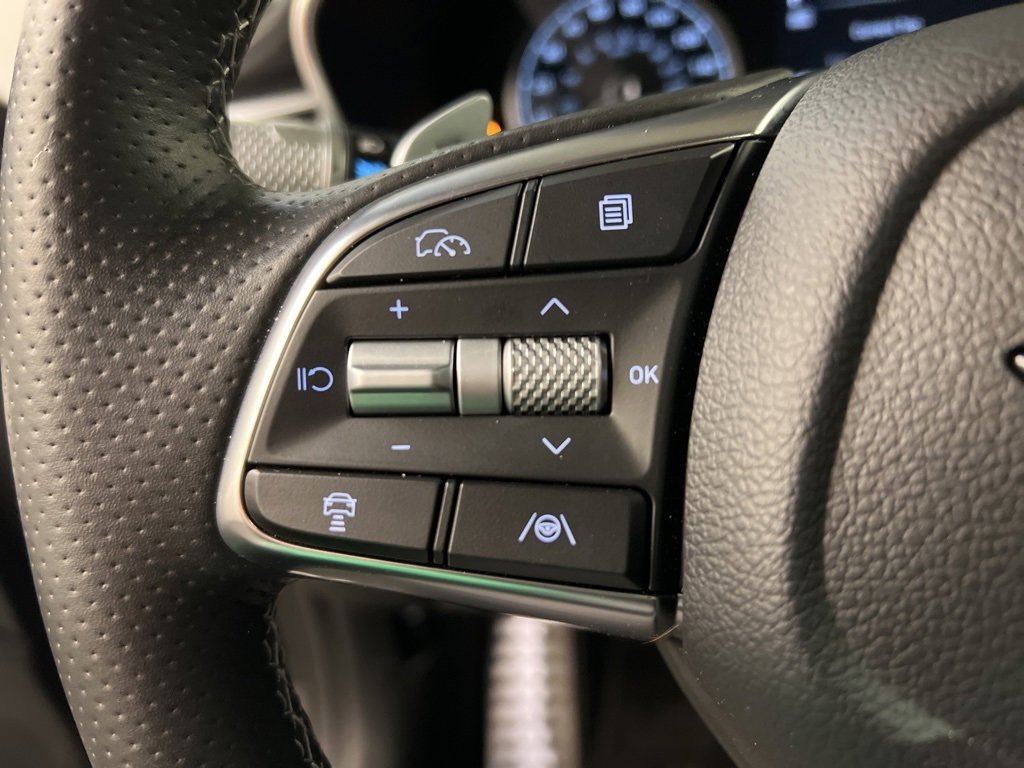 Used 2025 Genesis G70 2.5T image 17