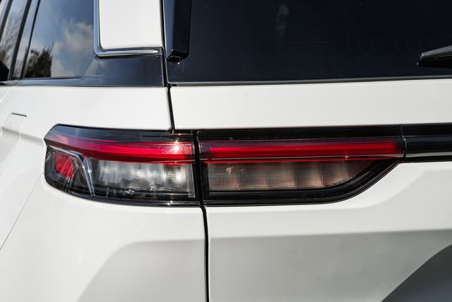 Used 2023 Jeep Grand Cherokee 4WD 4xe w/ Luxury Tech Group II image 7