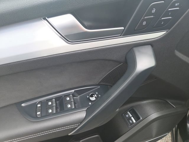 Used 2023 Audi Q5 e Prestige w/ Prestige Package AWD/4WD image 19