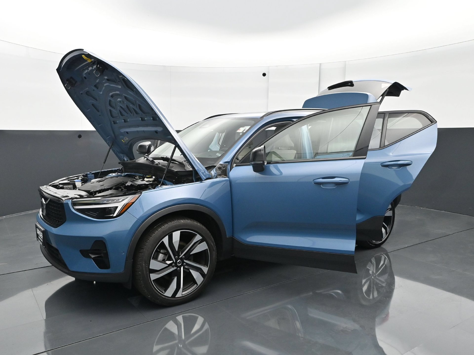 Used 2025 Volvo XC40 B5 Ultra w/ Climate Package AWD/4WD image 37