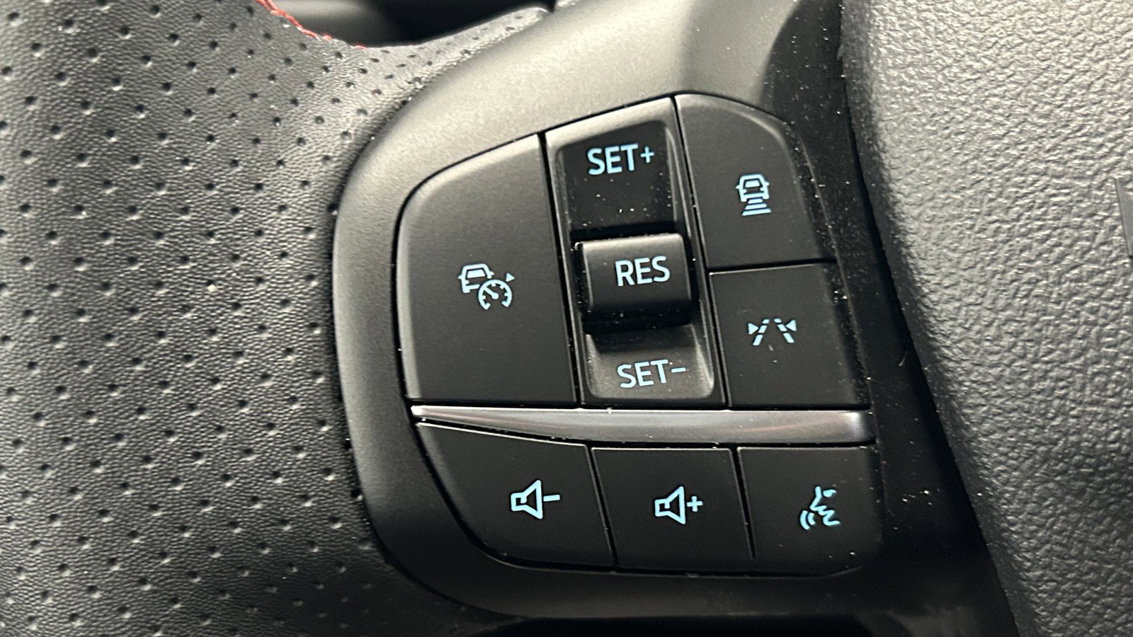 Used 2025 Ford Escape ST-Line Select w/ Tech Pack #2 AWD/4WD image 22