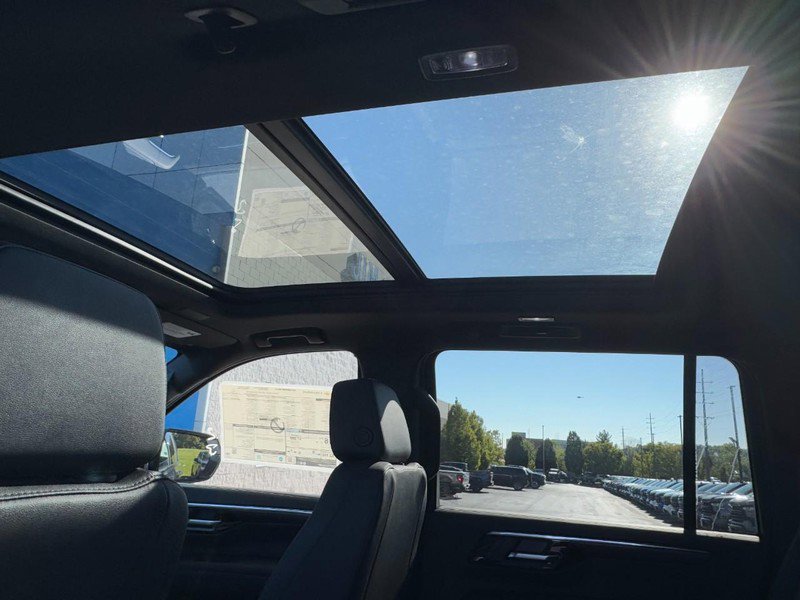 New 2026 Chevrolet Suburban Z71 w/ Comfort Package image 38