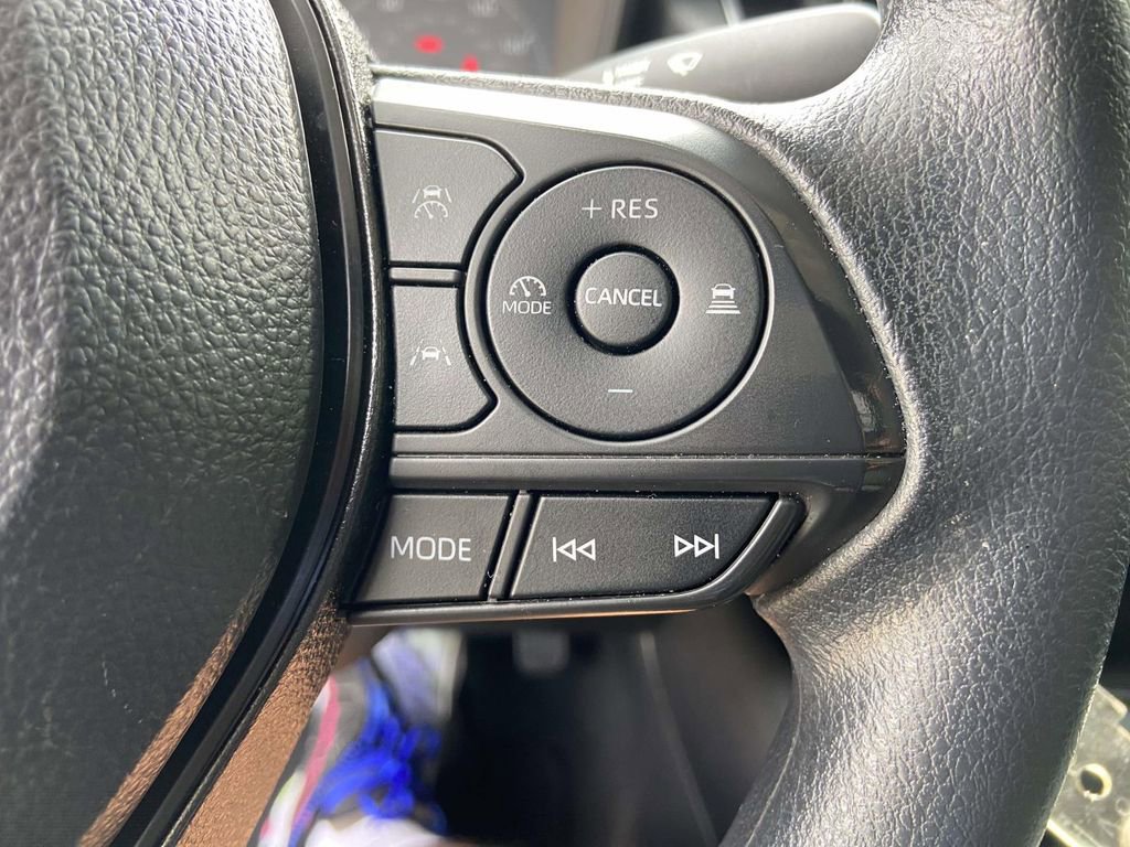Used 2025 Toyota Corolla LE FWD image 32