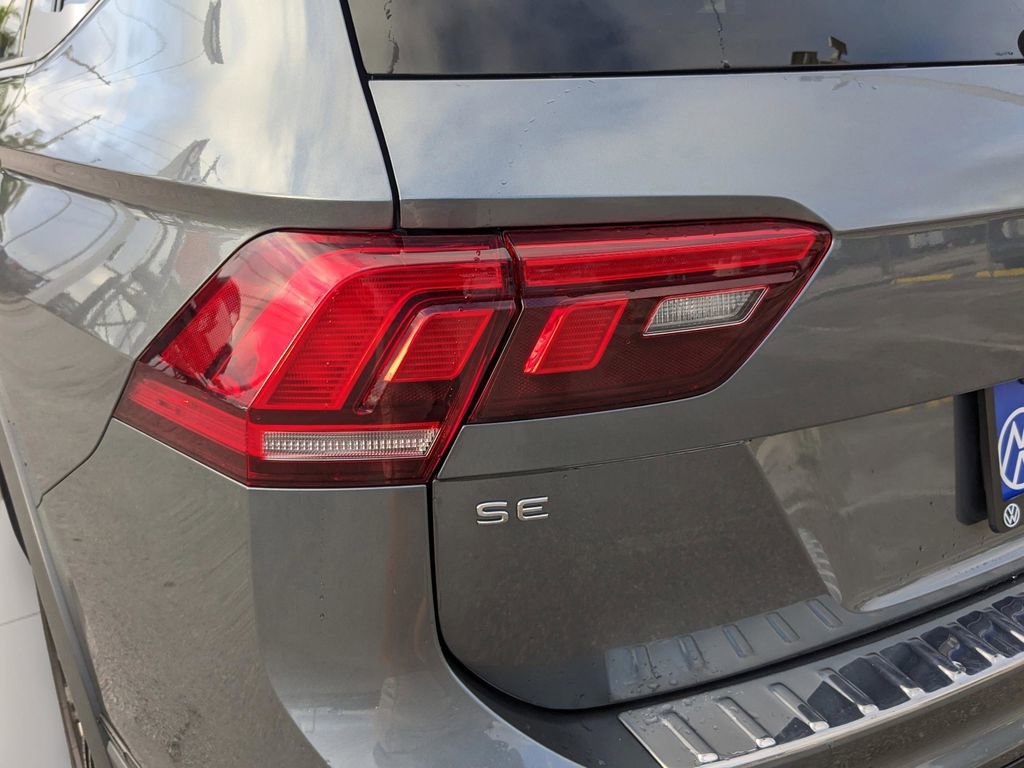 Certified 2022 Volkswagen Tiguan SE R-Line image 10