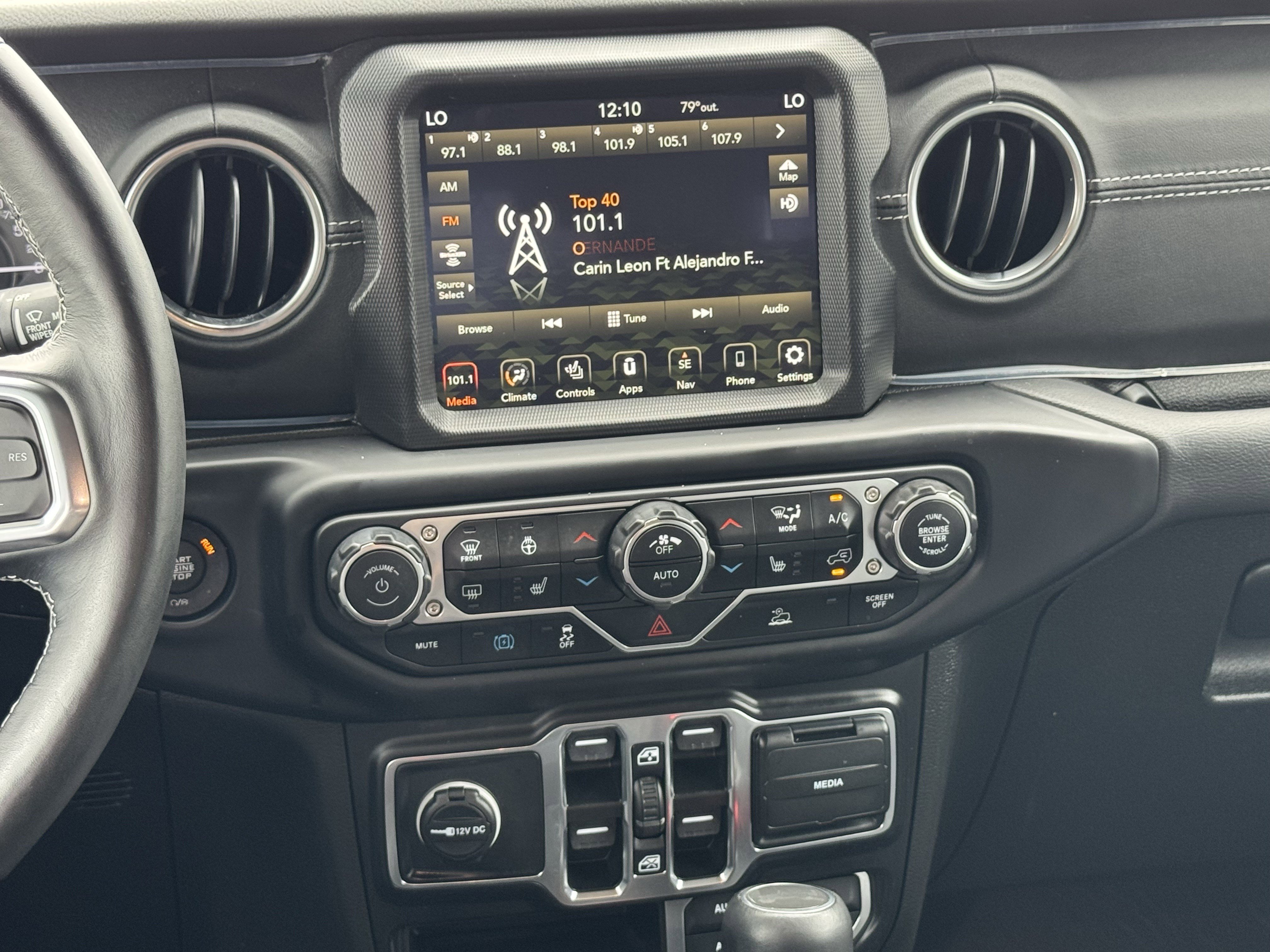 Used 2023 Jeep Wrangler Sahara w/ Cold Weather Group image 17