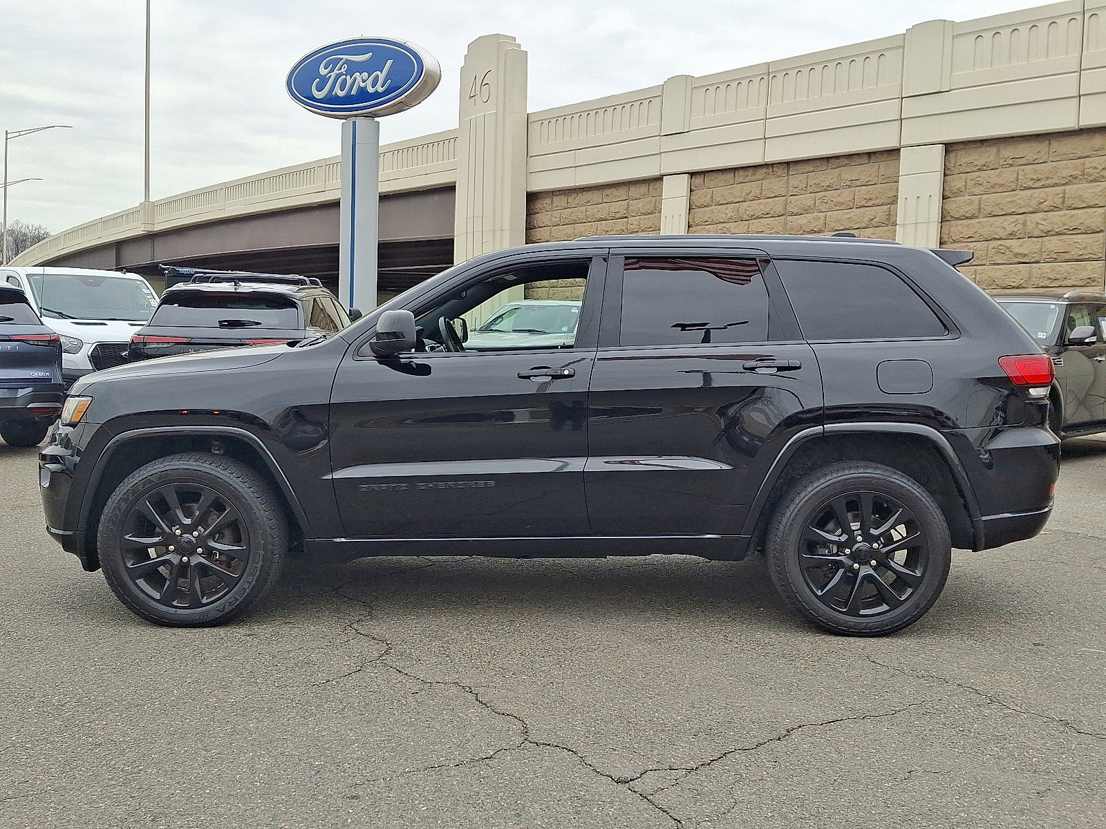 Used 2017 Jeep Grand Cherokee Altitude image 7