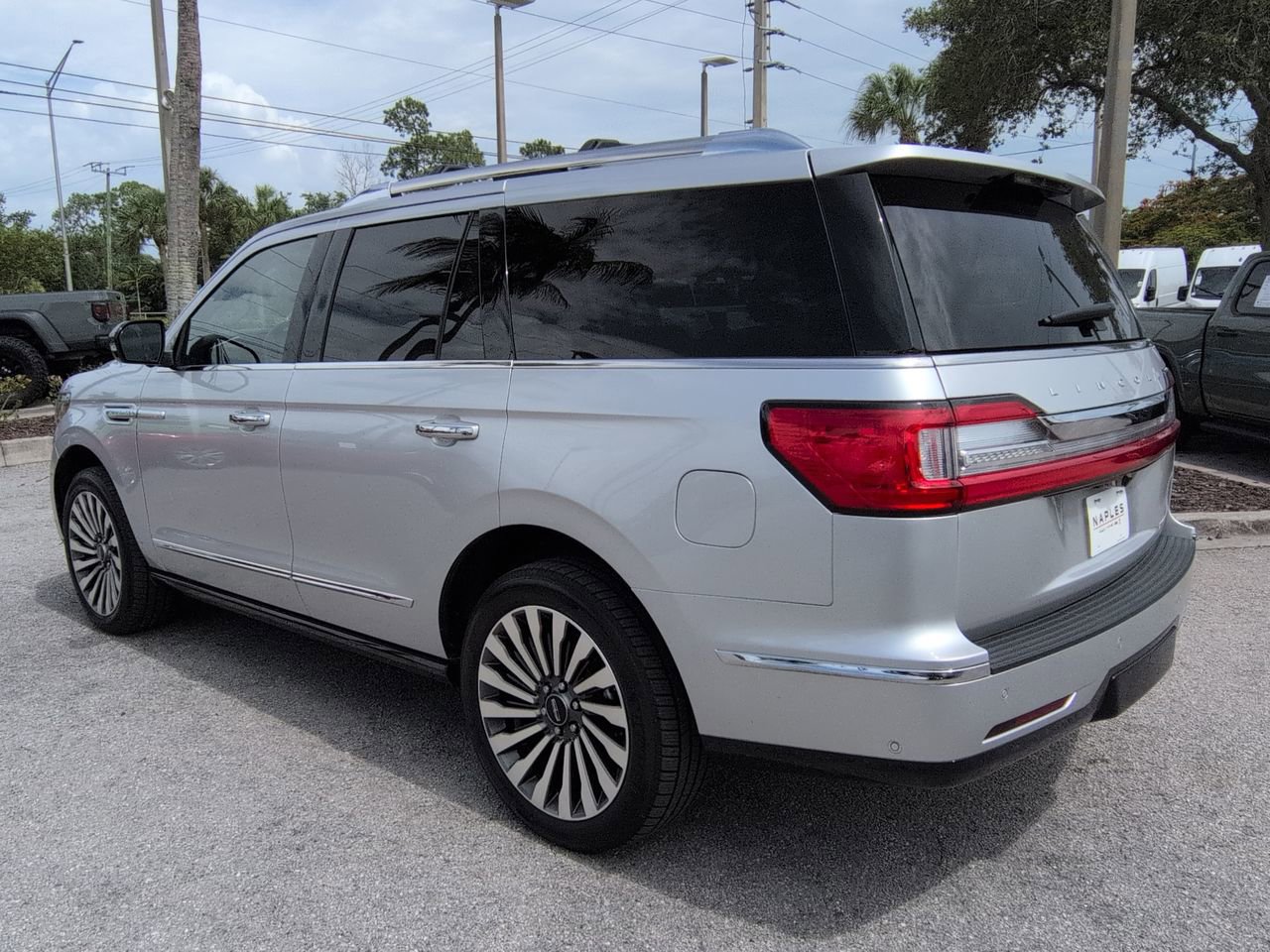 Used 2019 Lincoln Navigator Reserve w/ Cargo Package AWD/4WD image 7