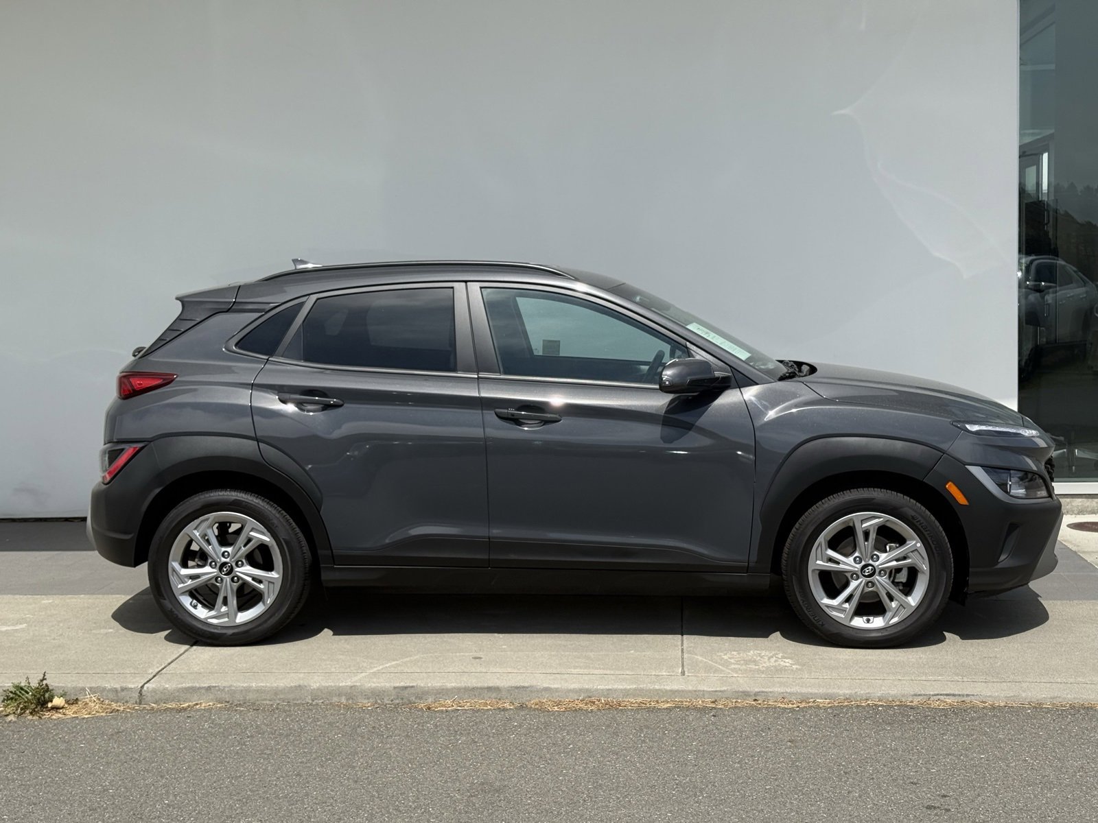 Used 2023 Hyundai Kona SEL image 3