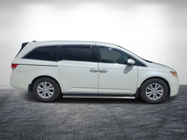 Used 2017 Honda Odyssey SE image 2