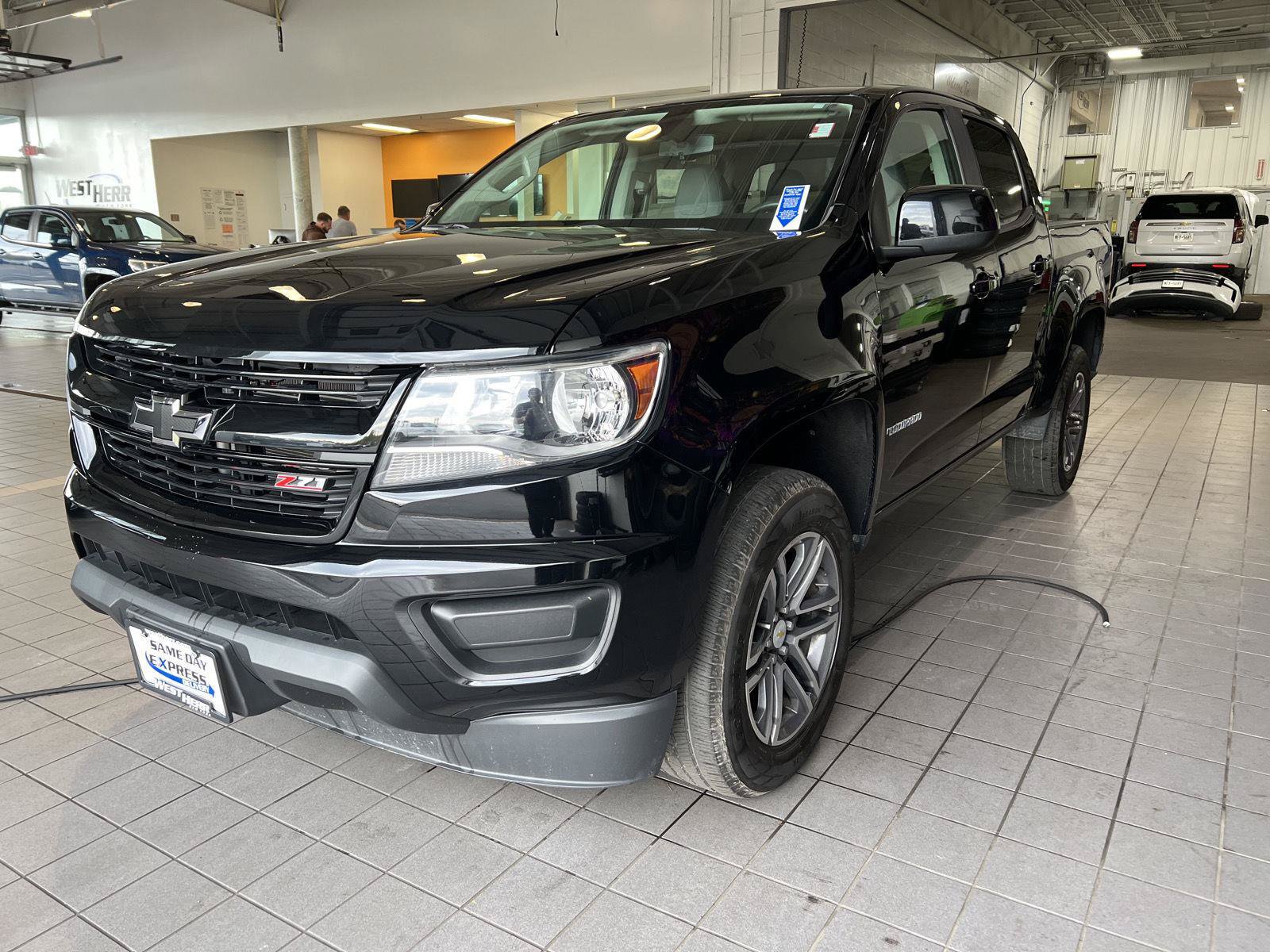 Used 2019 Chevrolet Colorado W/T w/ Custom Special Edition AWD/4WD image 4