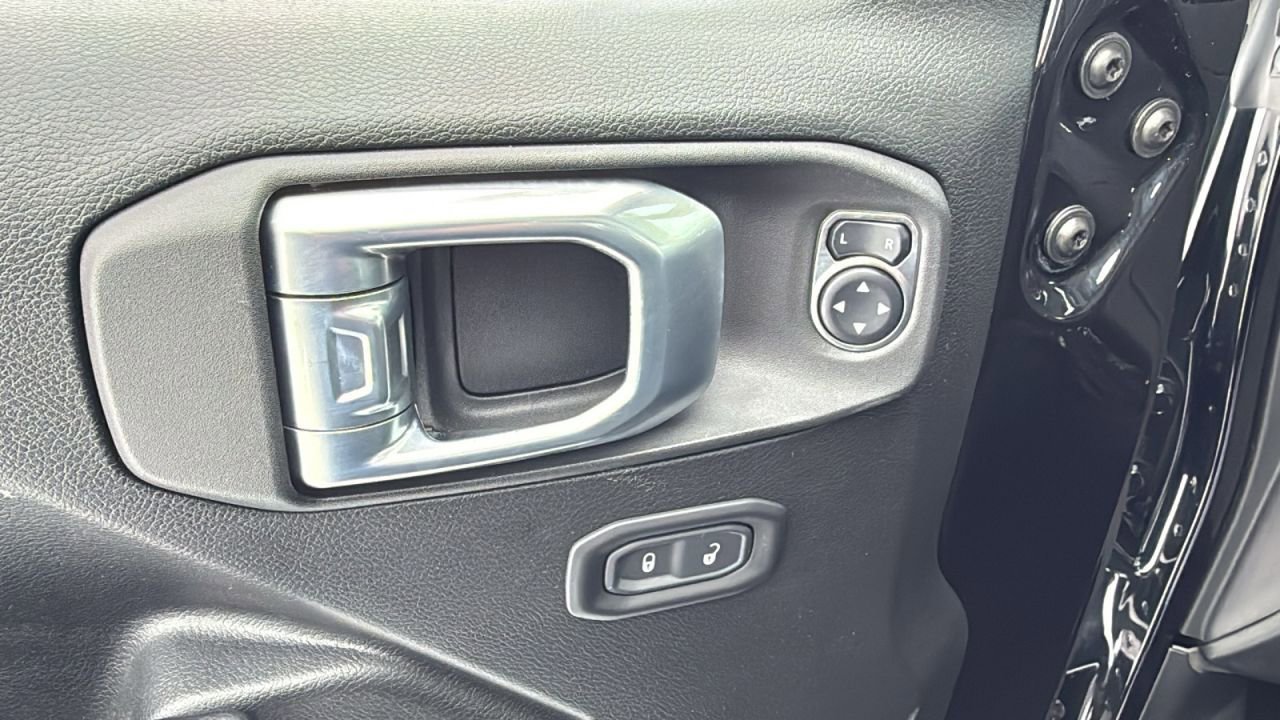 Used 2021 Jeep Gladiator Willys image 9